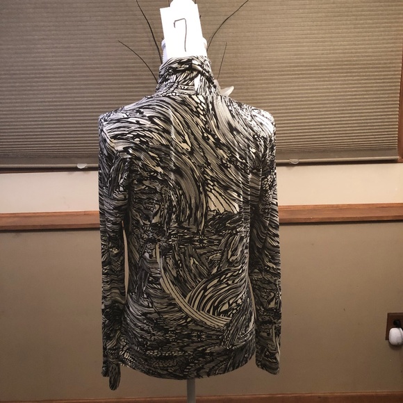 top - Picture 2 of 3